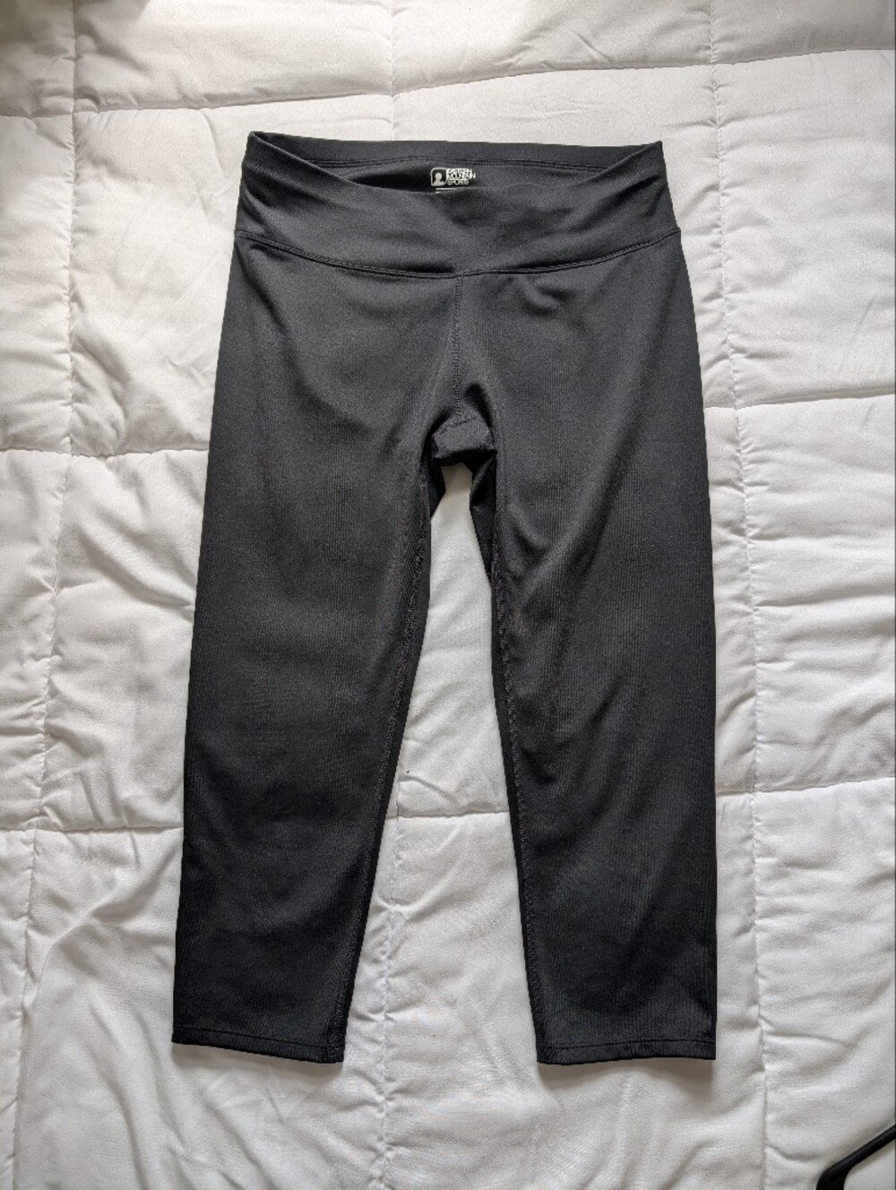 EMS Techwick Capri Length Tights For Workout Hiking Climbing Sz Medium Slim Fit